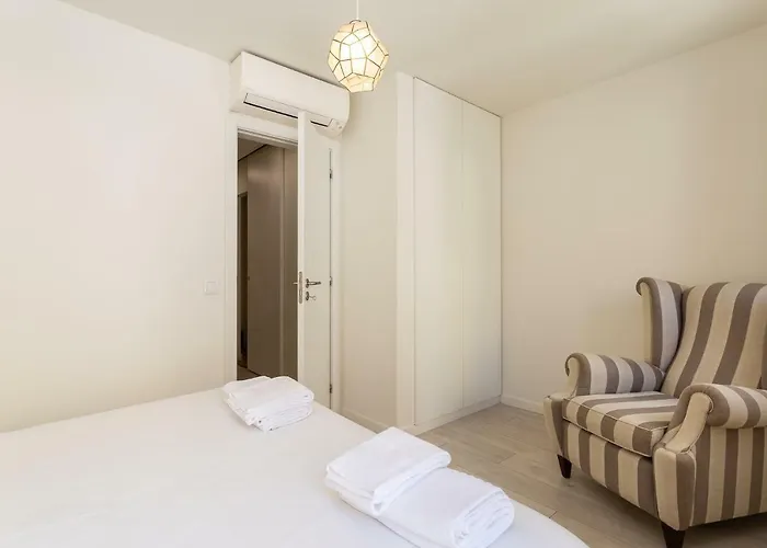 Martim Moniz - Tram 28 *