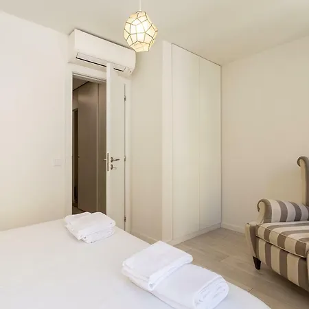 Martim Moniz - Tram 28 *