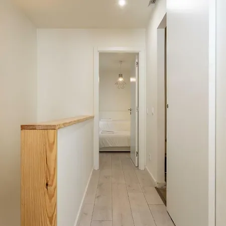 Martim Moniz - Tram 28 Лісабон