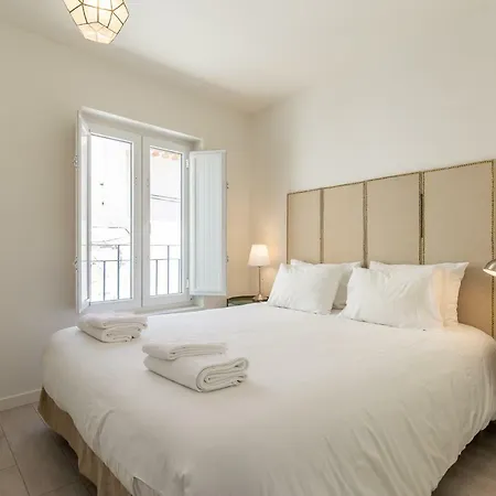 Martim Moniz - Tram 28 Лісабон