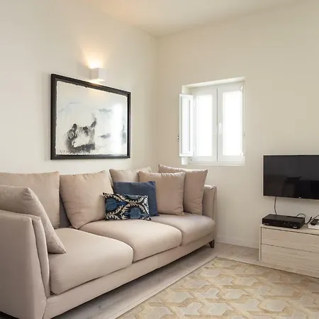 Апартаменти Martim Moniz - Tram 28